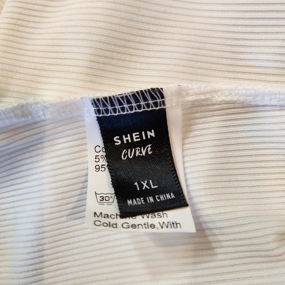 3 Rib-Knit Mock Neck Tank Top (Cropped) - Picture 5 of 5